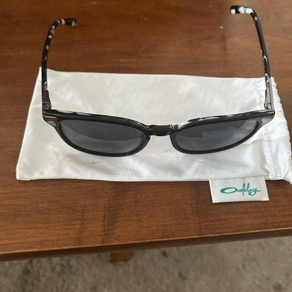 Oakley Black Sunglasses - Picture 3 of 5